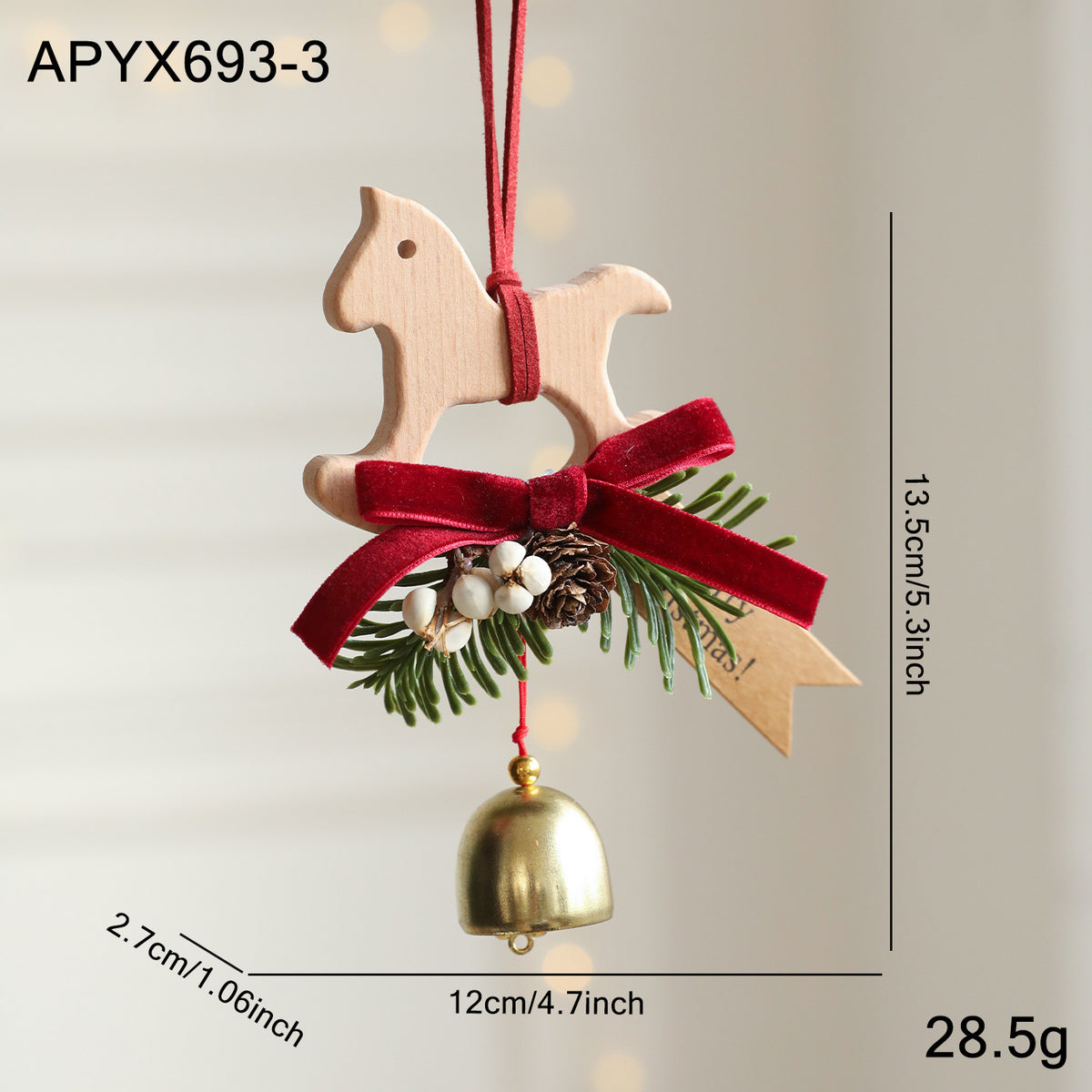 Suspension de Noël en bois — clochette, nœud et branche de pin