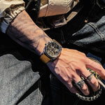 Montre automatique homme à boîtier coussin gravé et cadran squelette