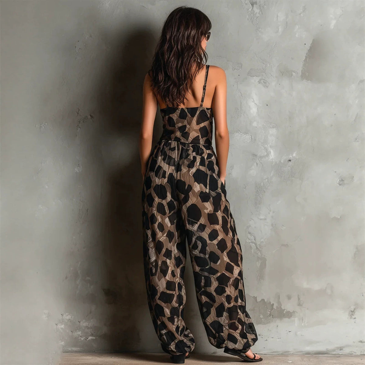 Combinaison pantalon léopard — col V et bretelles à nouer