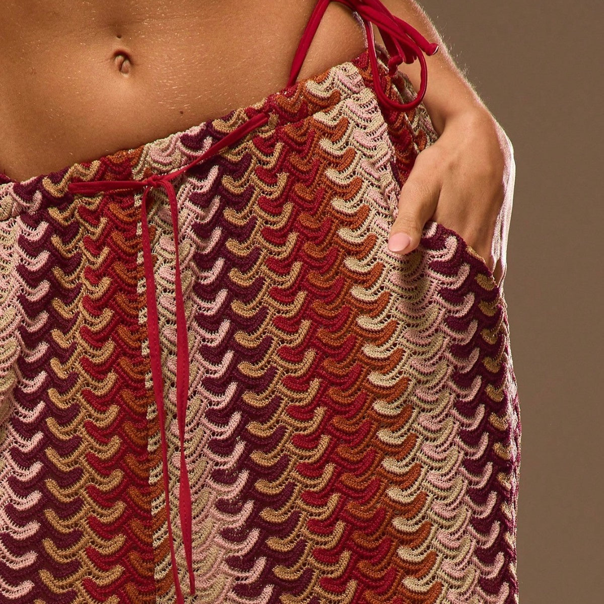 Pantalon de plage en maille crochet ajourée — motif vagues