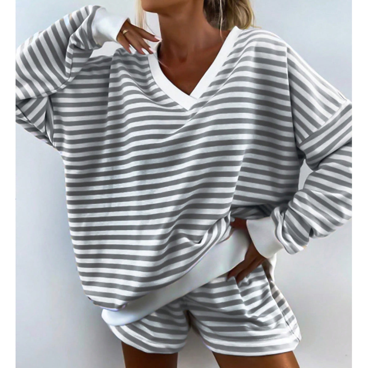 Ensemble d’intérieur rayé — sweat ample col V et short