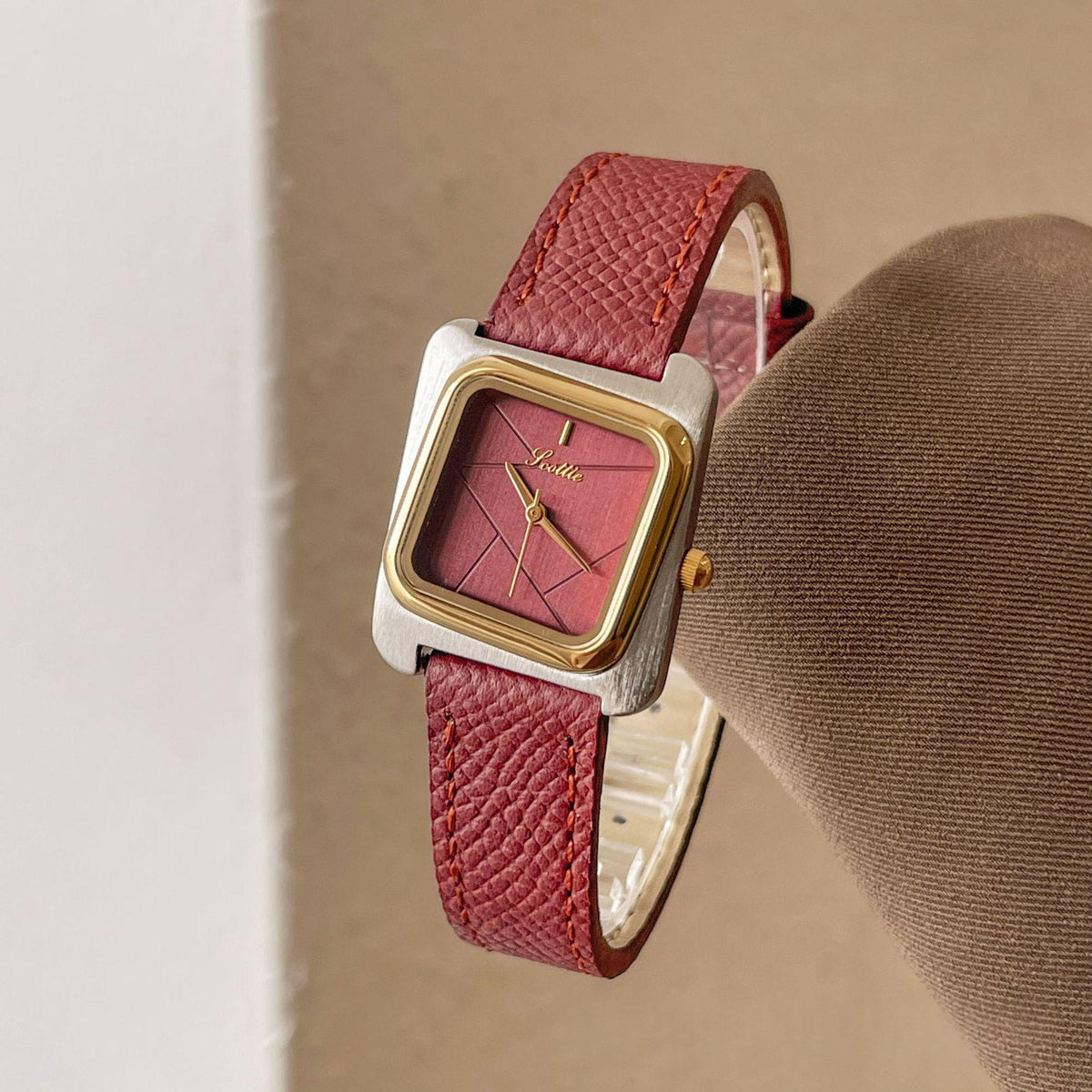 Montre femme carrée à cadran texturé — coloris