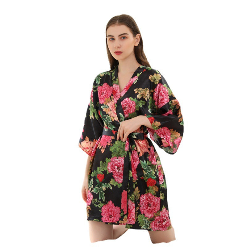 Kimono court en satin à fleurs de pivoine — ceinture à nouer