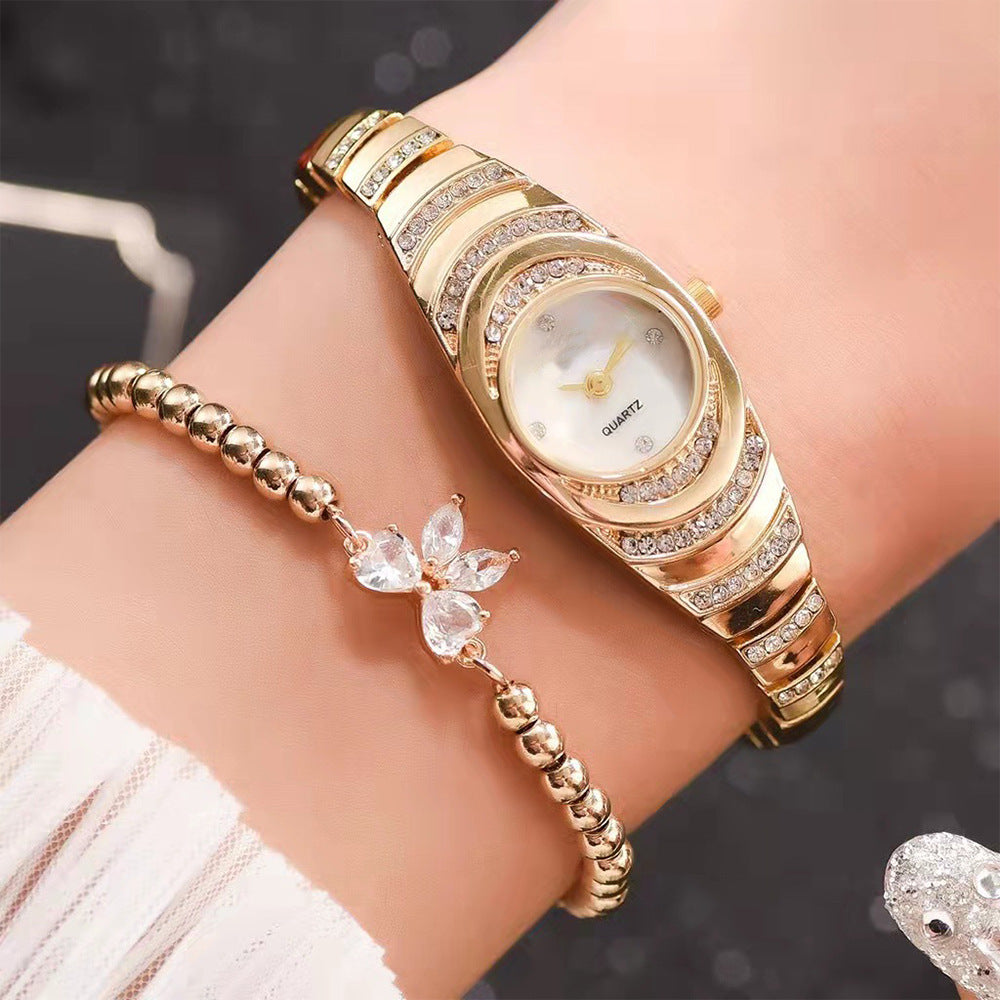 Montre femme fine sertie de strass, bracelet acier