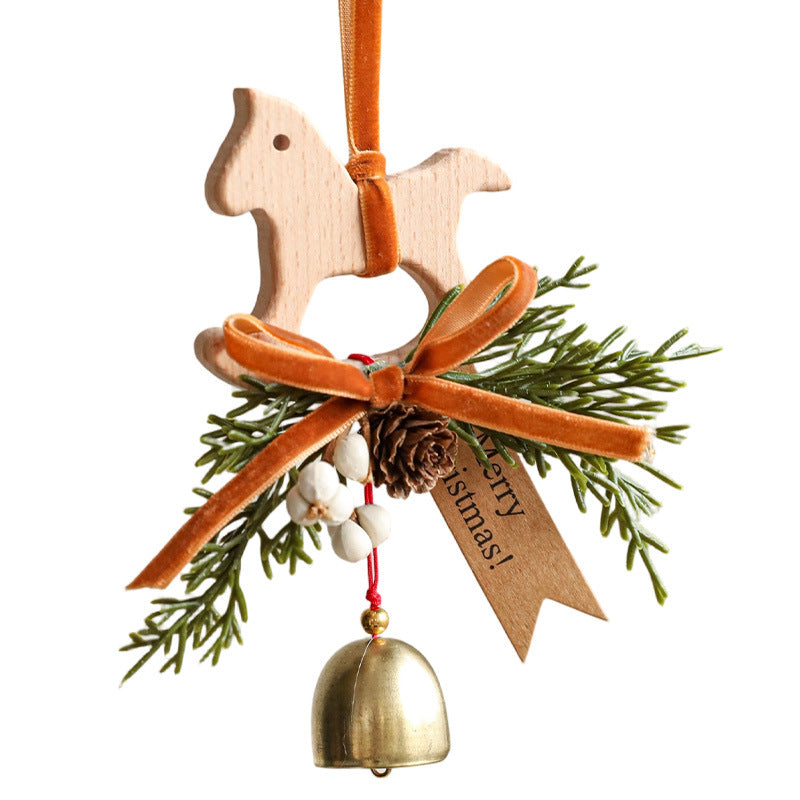 Suspension de Noël en bois — clochette, nœud et branche de pin