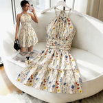 Robe courte fleurie à encolure licou