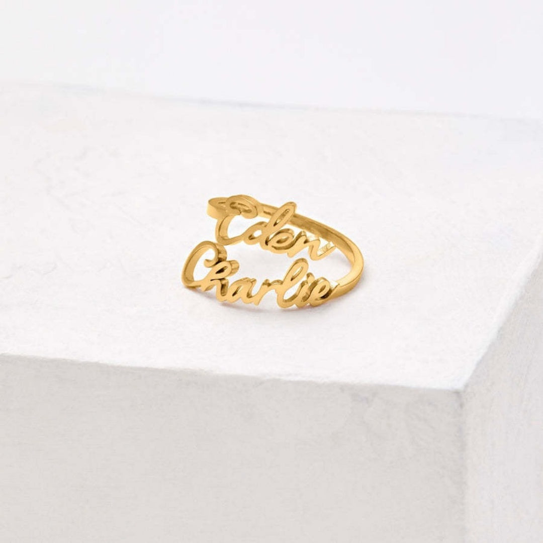 Bague initiale en acier inoxydable plaqué or — lettre au choix