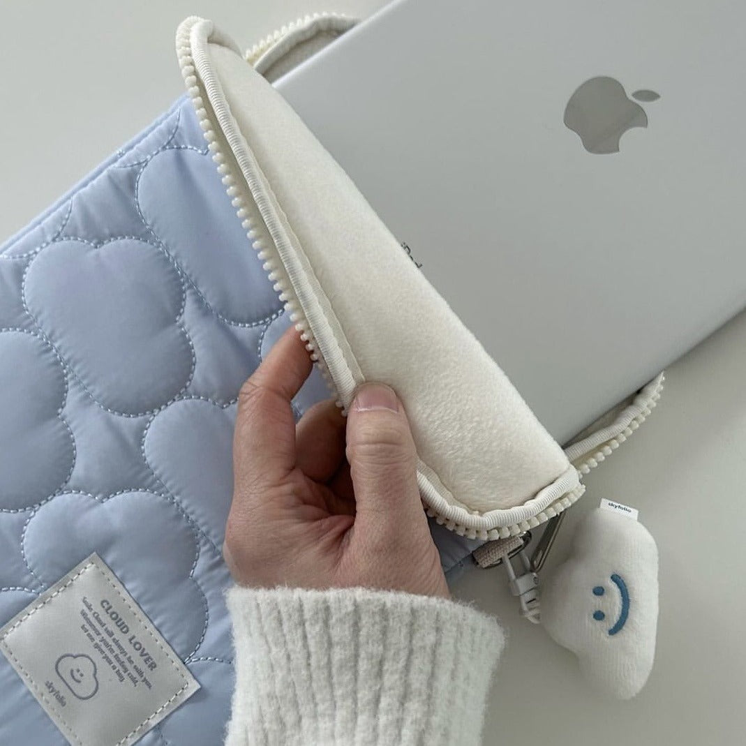 Housse matelassée pour tablette — broderie nuage