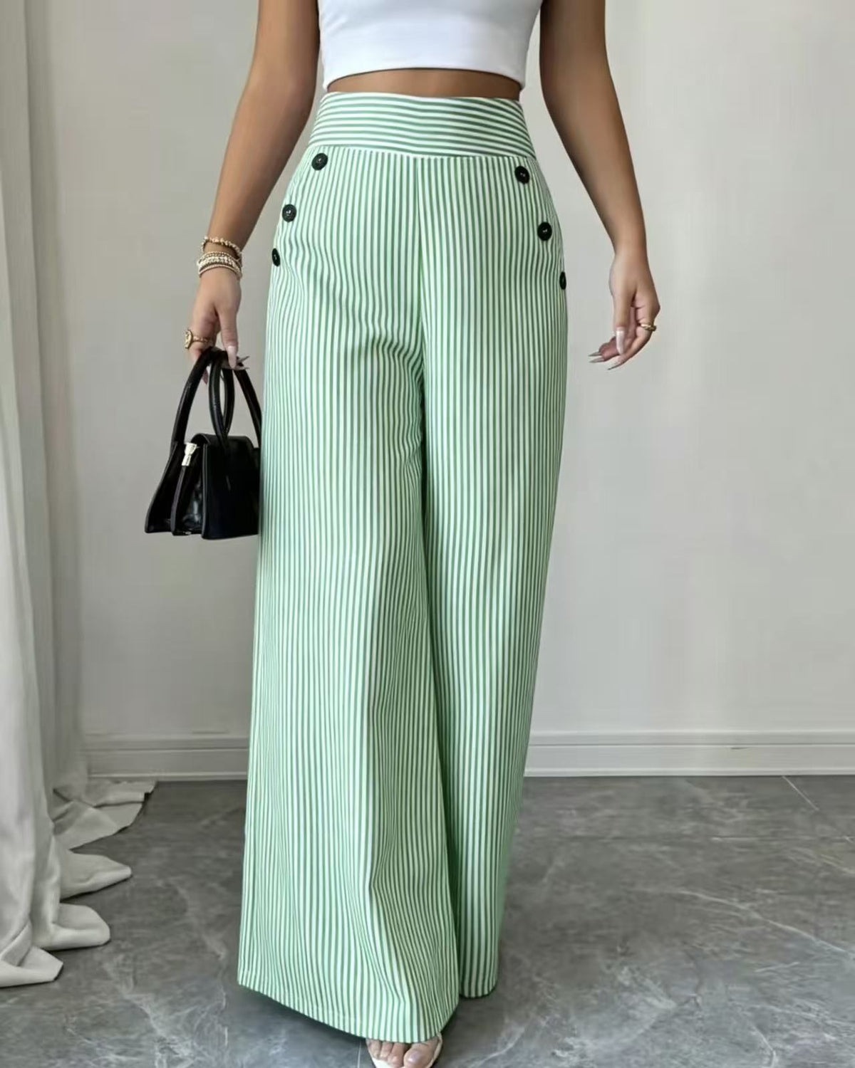 Pantalon large rayé, taille haute à boutons dorés — coloris