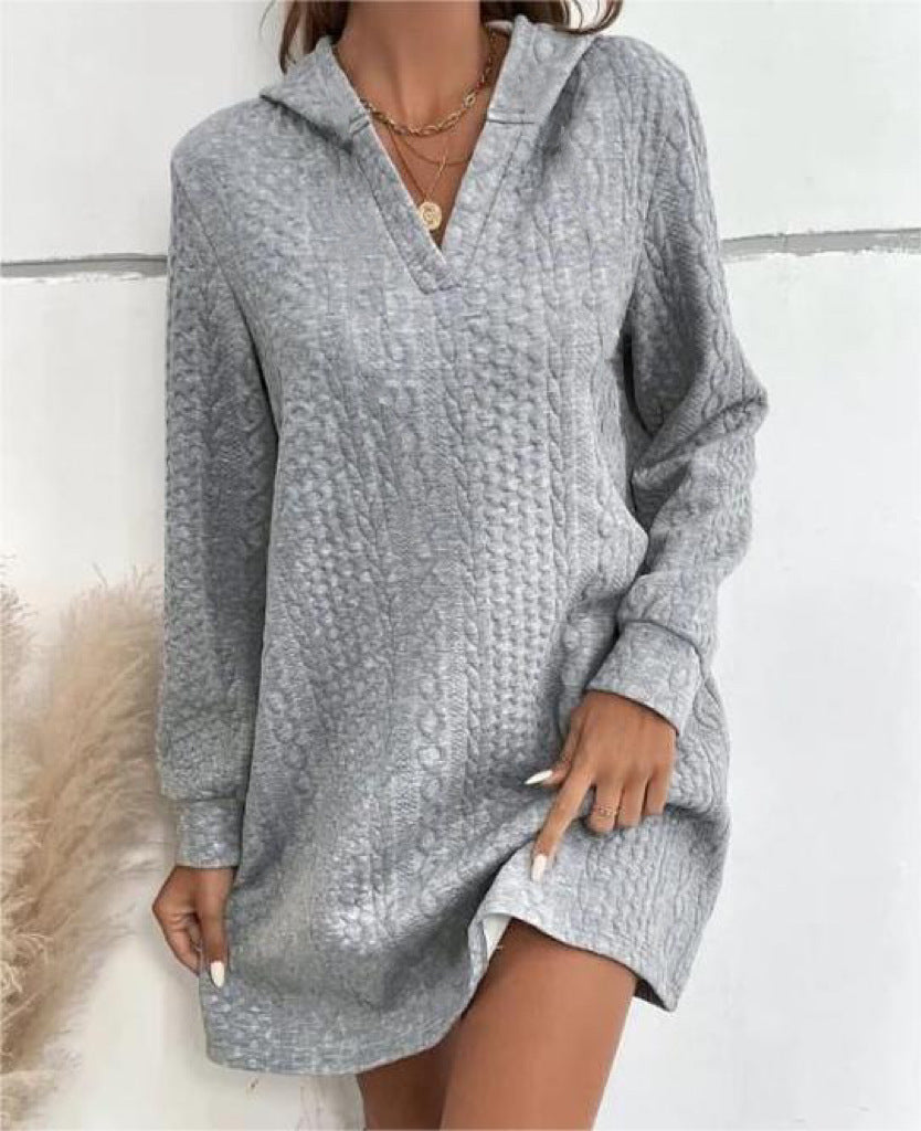 Robe-sweat à capuche en maille torsadée — col V et poches