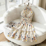 Robe courte fleurie à encolure licou