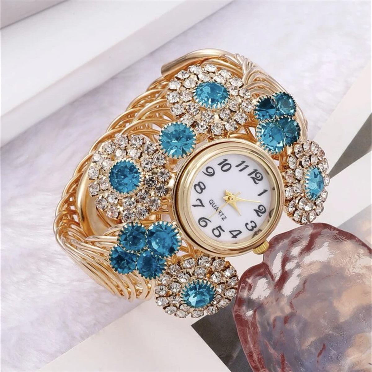 Montre manchette femme à fleurs de strass bleus