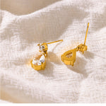 Boucles d’oreilles dorées à goutte de zircon — puce et pendant