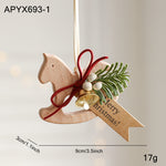 Suspension de Noël en bois — clochette, nœud et branche de pin