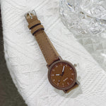 Montre femme rétro à bracelet cuir et cadran teinté — coloris