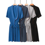 Peignoir mi-long à col mao et ceinture — manches courtes