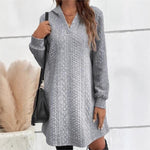 Robe-sweat à capuche en maille torsadée — col V et poches