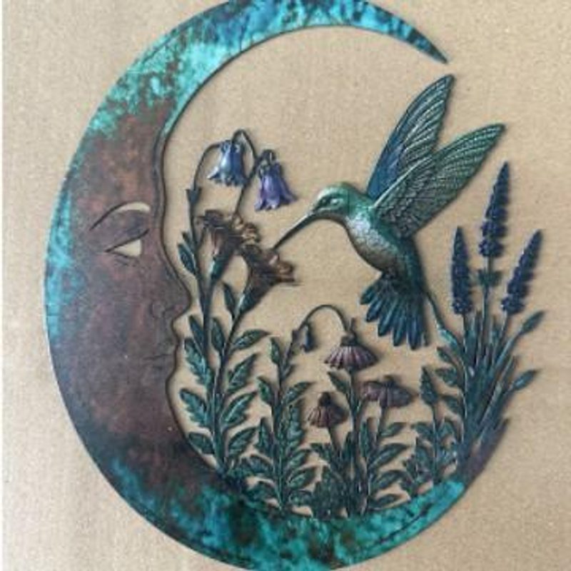 Decoração de parede lua e libélula em metal patinado — cor