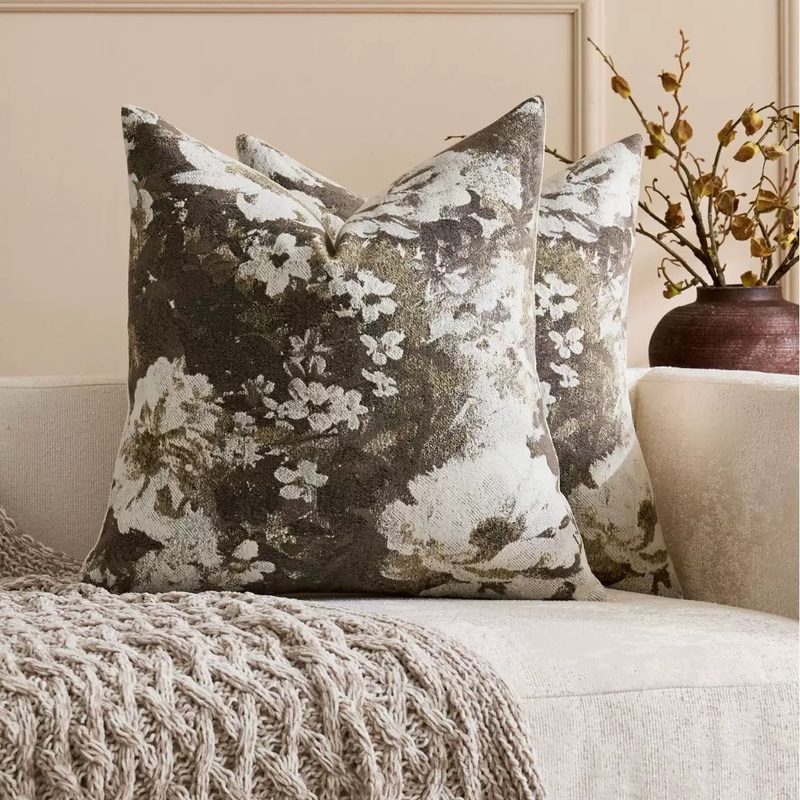 Housse de coussin à grandes fleurs, toucher velouté — esprit ancien