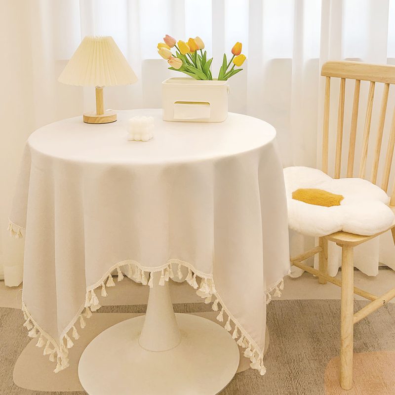 Tischdecke aus Baumwolle und Leinen mit Pompons, weich fallend