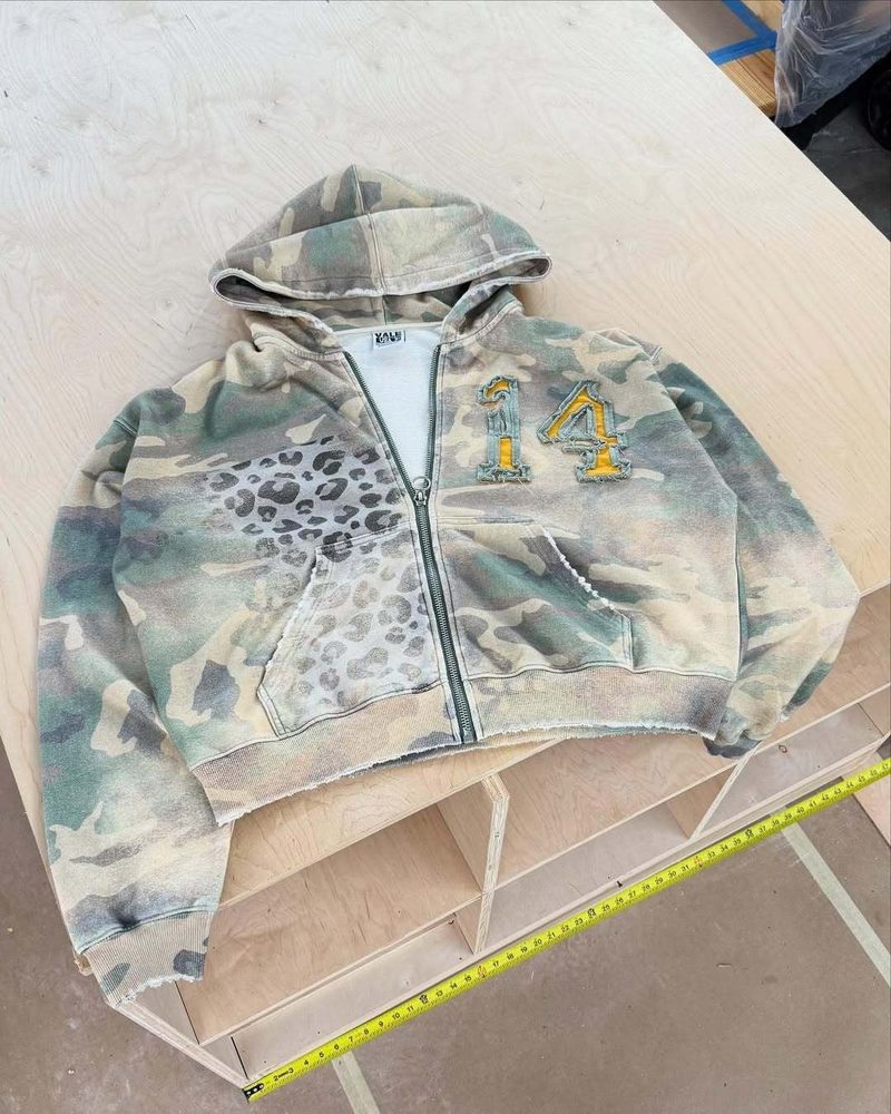 Veste à capuche zippée imprimé camouflage — esprit rétro