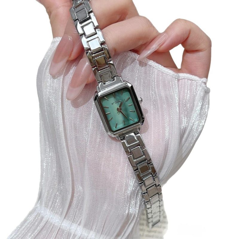 Montre femme rectangulaire à cadran vert et bracelet métal argenté