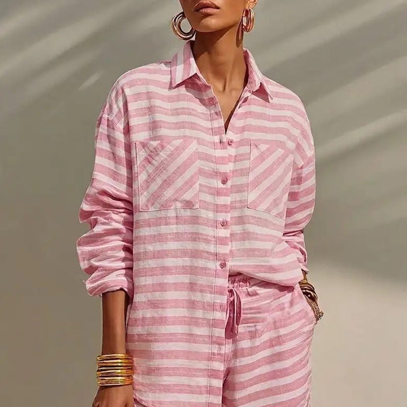 Gestreepte set met oversized blouse en bijpassende short