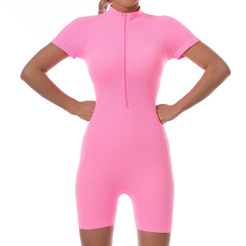Gerippter kurzer Sport-Jumpsuit mit Reißverschlusskragen — kurze Ärmel — Farbe
