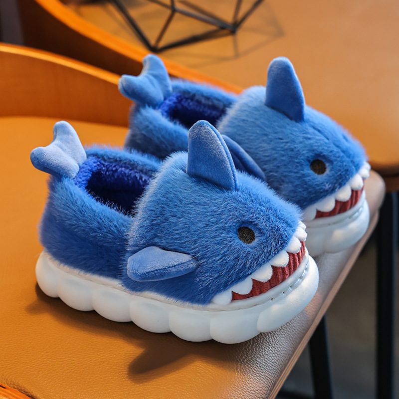 Chaussons requin enfant en peluche — doublés et chauds
