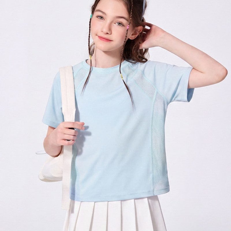 Atmungsaktives Sportshirt mit kurzen Ärmeln — größere Kinder