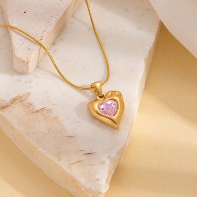 Chaîne clavicule cœur martelé et zircon rose — acier inoxydable, 41 à 50 cm