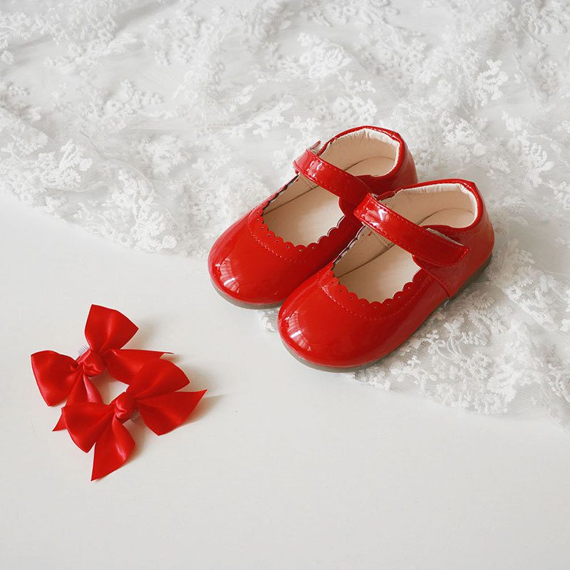 Ballerines vernies fille à scratch, avec nœuds amovibles