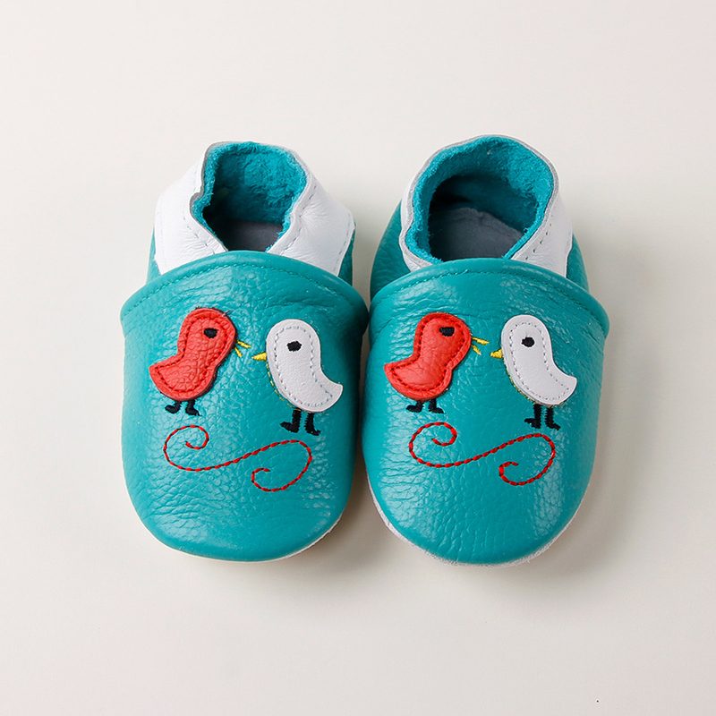 Chaussons bébé en cuir brodés petits oiseaux — semelle souple