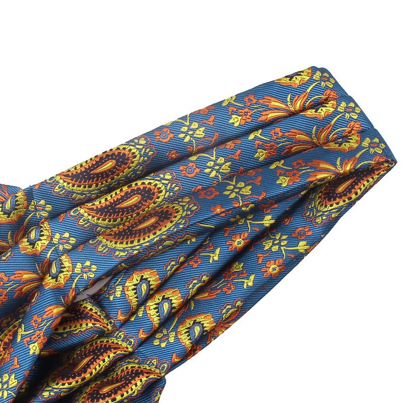 Foulard ascot homme à porter sous le col de chemise