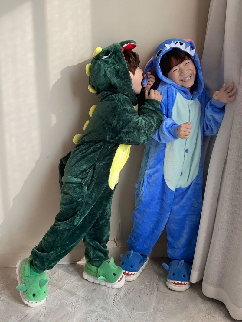 Chaussons requin enfant en peluche — doublés et chauds