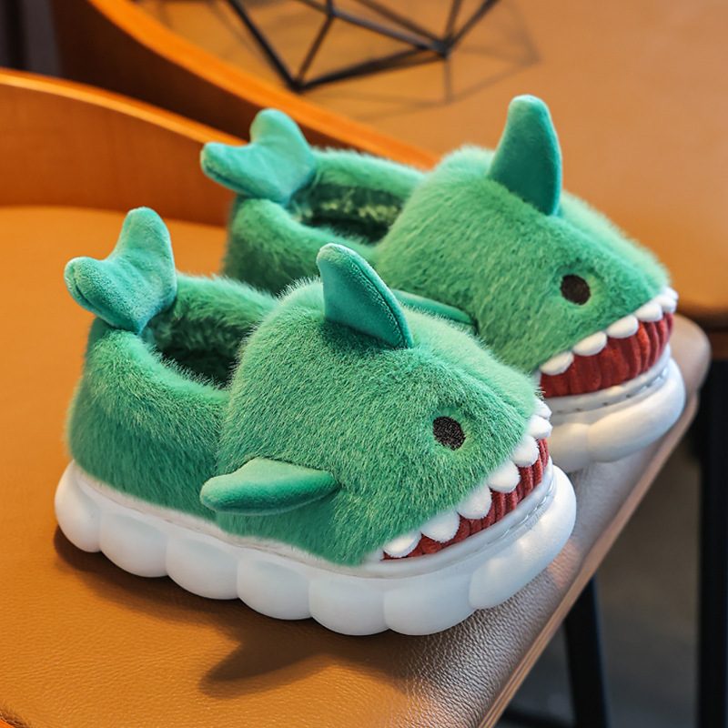 Chaussons requin enfant en peluche — doublés et chauds