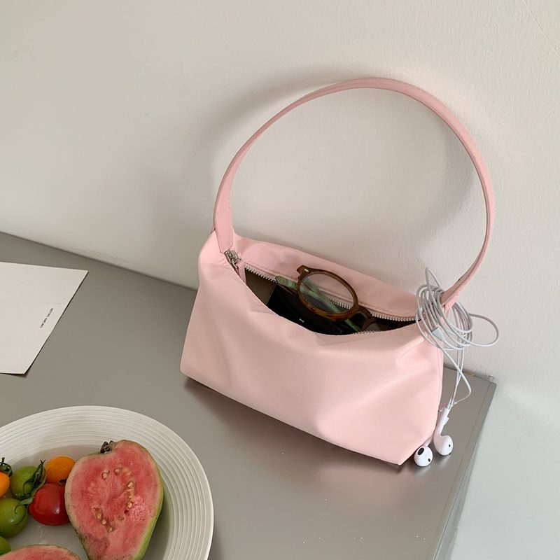 Mala baguete em nylon — bolso interior com fecho e porta-cartões