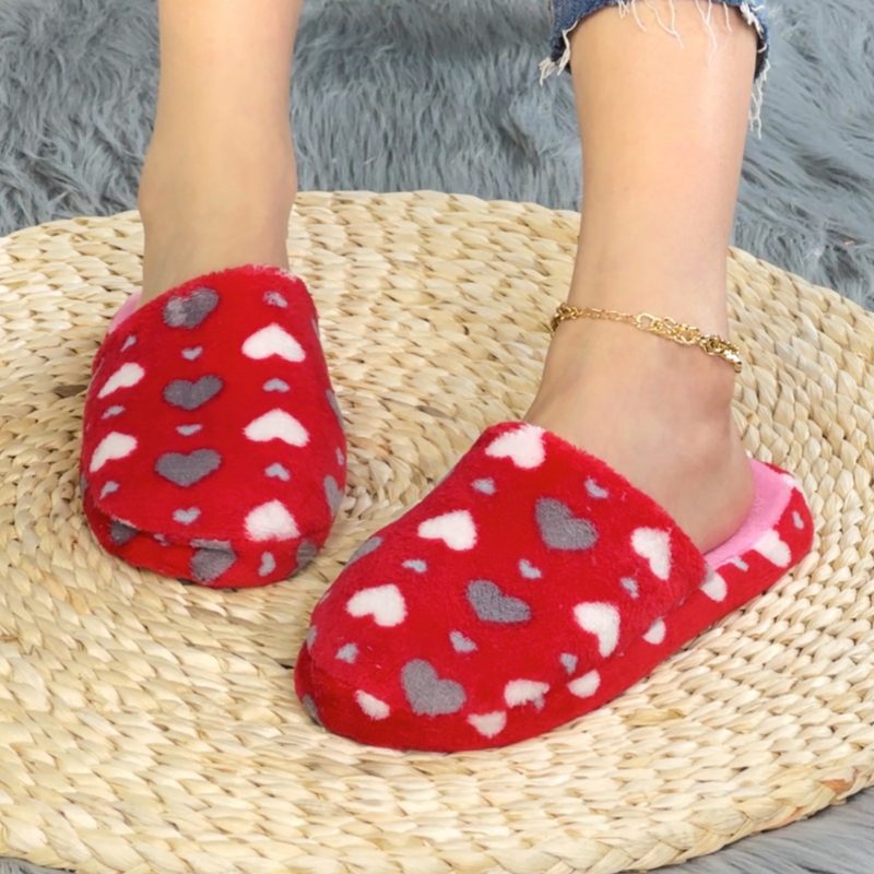 Chaussons femme duveteux à motifs cœurs ou étoiles — semelle antidérapante