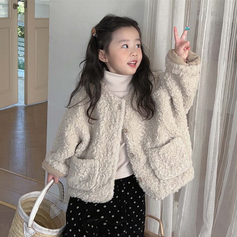 Veste teddy enfant en sherpa bouclé — col rond boutonné, chocolat ou écru