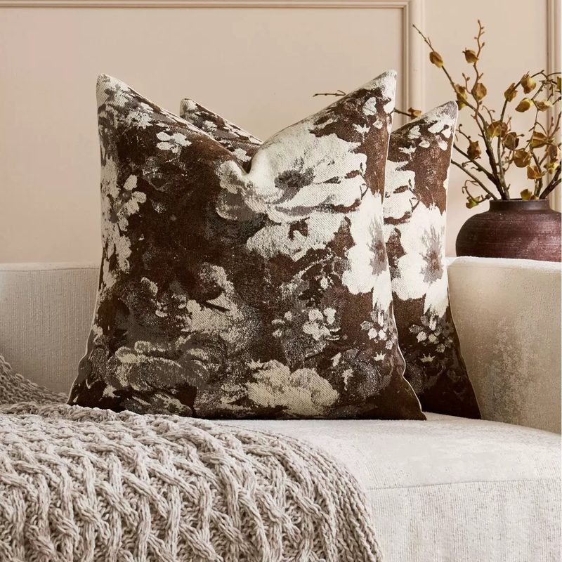 Housse de coussin à grandes fleurs, toucher velouté — esprit ancien