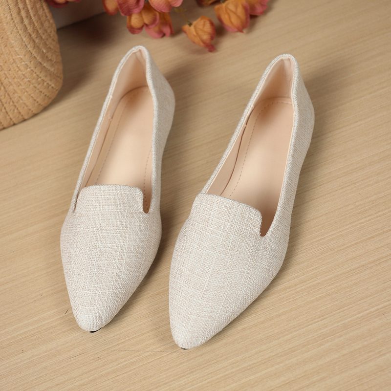 Ballerines pointues en tissu léger — encoche sur le dessus