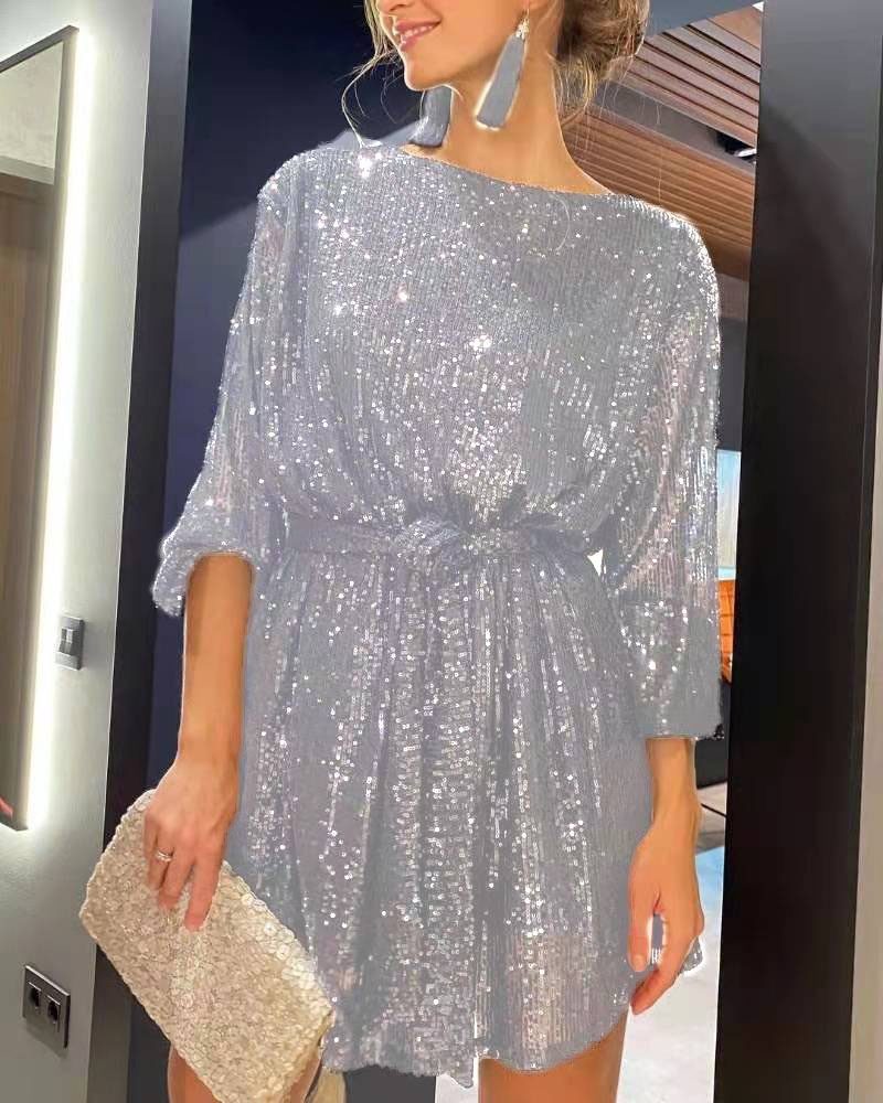 Robe courte à sequins, manches bouffantes et ceinture à nouer