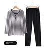 Rayas negro y blanco, cuello con botones