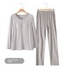 Rayas gris y blanco, cuello con botones