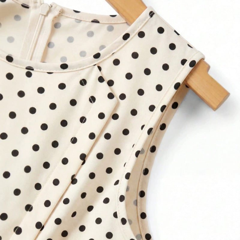 Kurzes Kleid mit Punkten und Schleifen, A-Linie