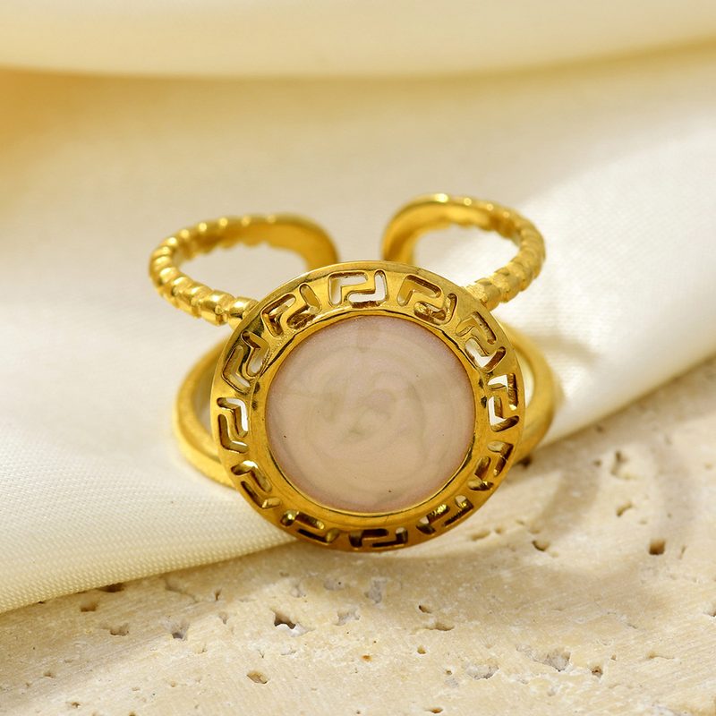 Bague ouverte dorée à cabochon émaillé — style rétro, motif au choix