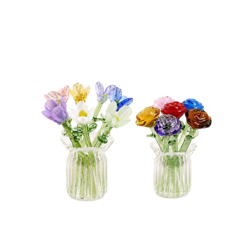 Kleine Vase aus farbigem Glas, gerippte Solitärvase