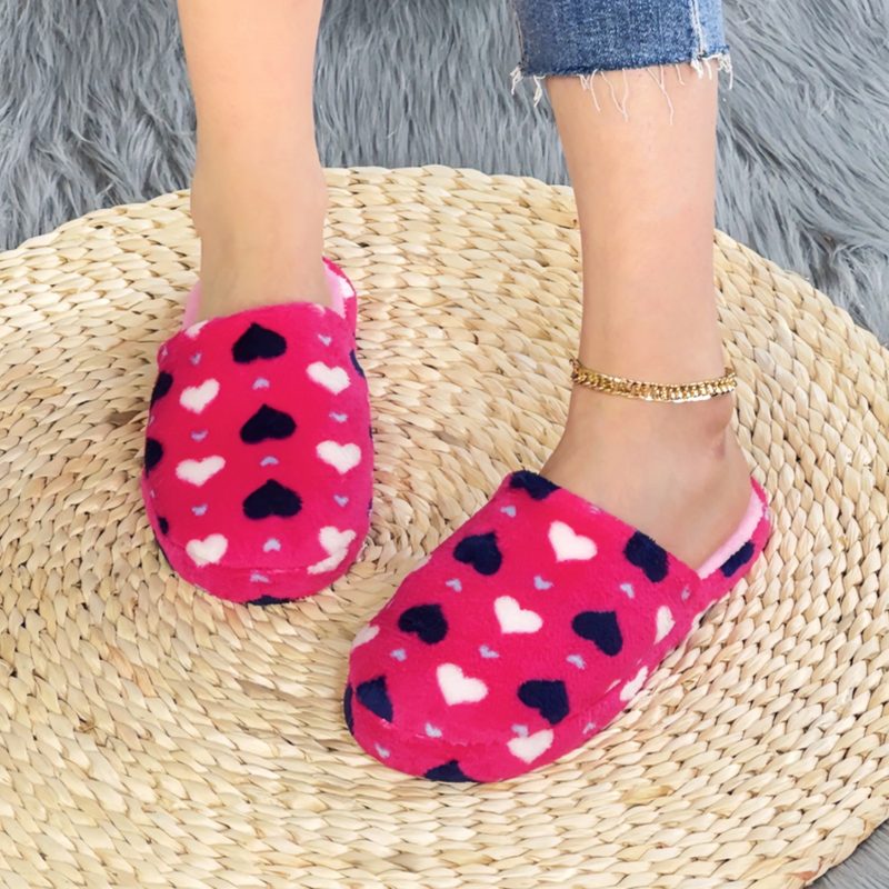 Chaussons femme duveteux à motifs cœurs ou étoiles — semelle antidérapante