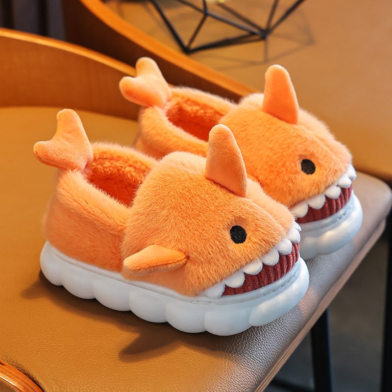 Chaussons requin enfant en peluche — doublés et chauds