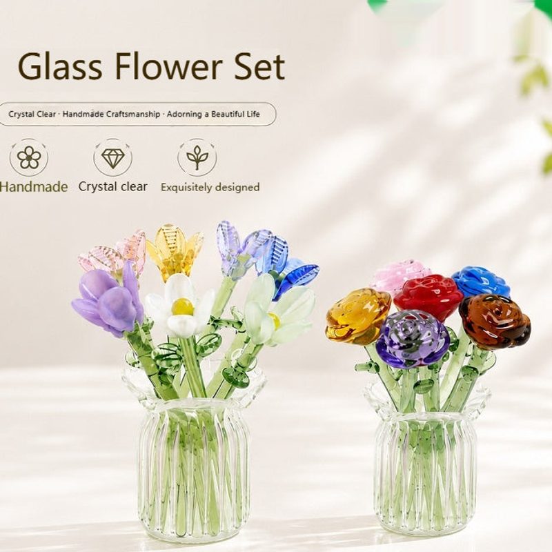 Kleine Vase aus farbigem Glas, gerippte Solitärvase